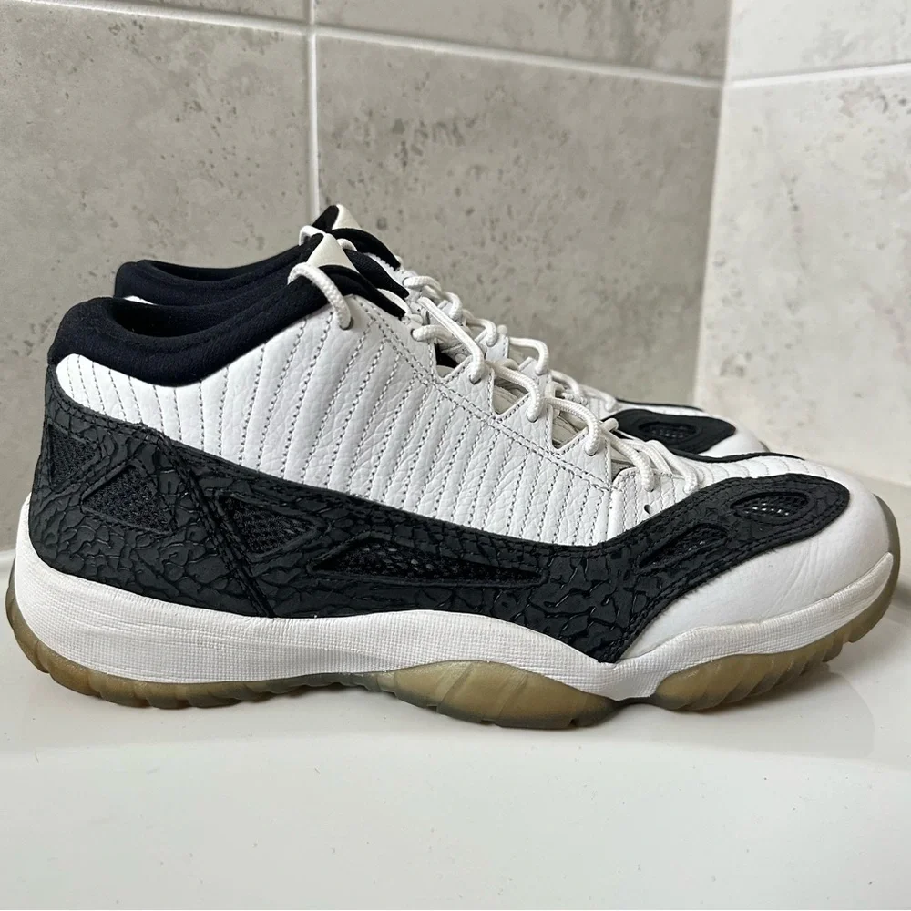 Nike Air Jordan 11 XI Retro Sneaker Size 11.5 Men